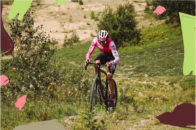 Idag lördag kan du besöka oss och även se de häftiga cykelloppet Treak 2025 UCI Gravel World series där de kommer köra förbi oss. 

Vi har öppet självplock av jordgubbar 10-16 
Gårdsbutik & café 10-17 
Pizzeria 11.30-15.30 

From nästa vecka har vi endast öppet på helgerna framtill 14/9