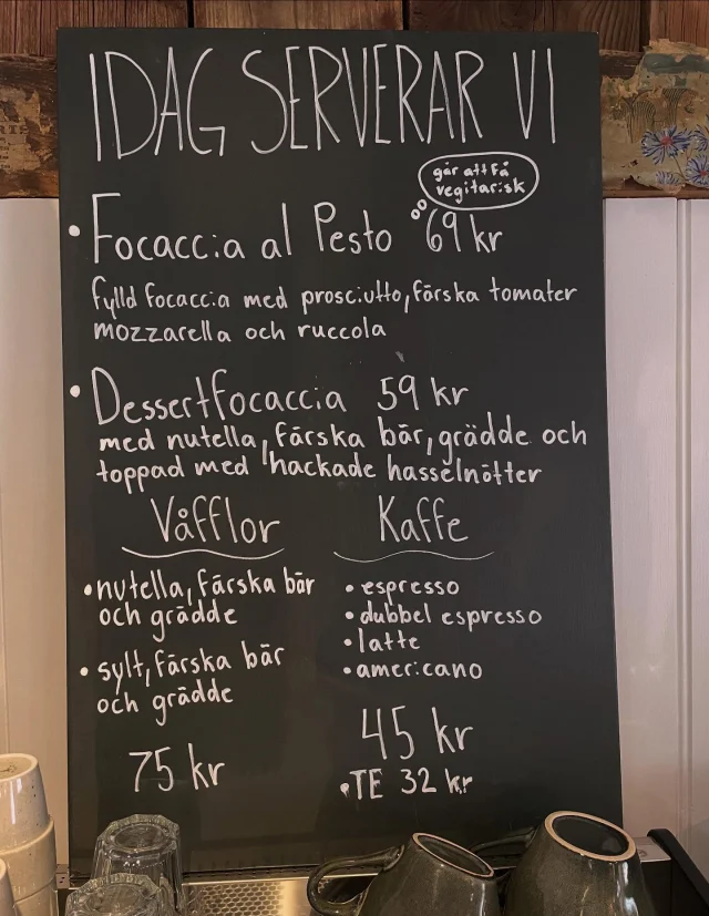 Vi har öppet kl. 10-17 lördag (27/9) samt söndag (28/9) i gårdsbutiken där vi serverar ovanstående meny! 
Vi har fortfarande både jordgubbar o hallon till försäljning och ska man kanske gå bort till helgen så har vi dessutom presenter att inskaffa. 

Vi ses// Lillie & Alfred