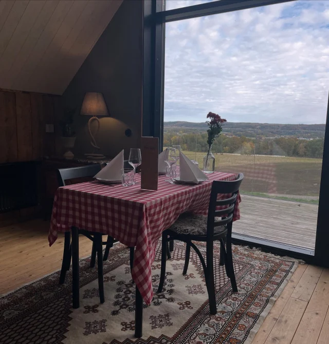 Till helgen öppnar vi upp igen!!! 
Glöm inte att boka ert bord 
Fredag 31/10 och lördag 1/11 kl 18-22
Välkomna!! 
Boka på pizzerian@hallandsbar .se
På vår hemsida www.hallandsbar.se hittar ni fler tillfällen samt alla våra datum för ett annorlunda julbord missa inte det!!!