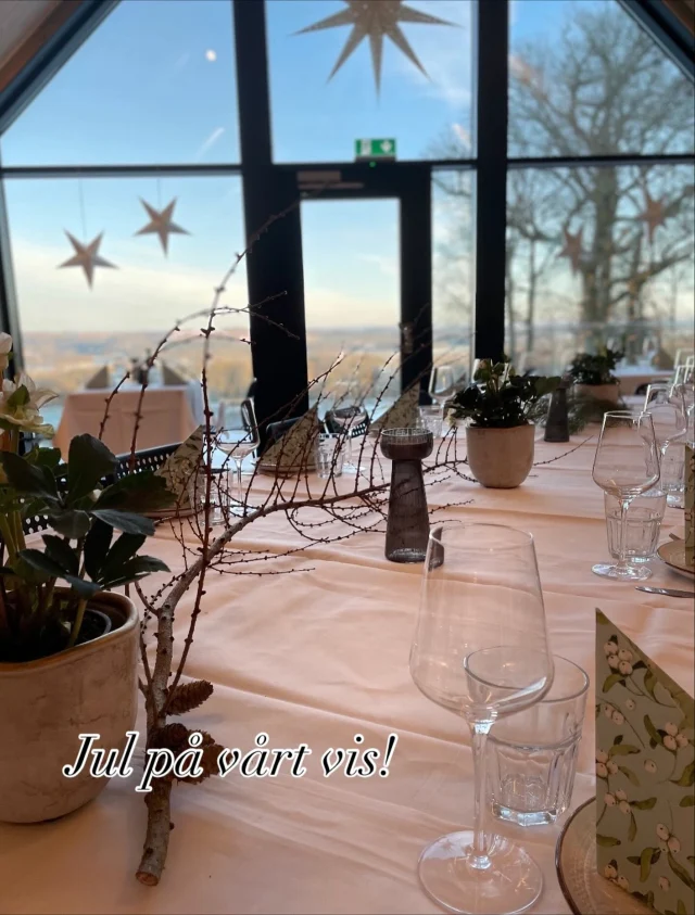 Ta med familjen, vännerna eller varför inte jobbarkompisarna.
Vi har fortfarande platser kvar till årets julbord som helt enkelt inte är som alla andras. Förrätts buffé med en touch av julen och även pizzorna ändrar smaken till julens Italien. Och sist men inte minst ett gottebord 

Torsdag 27 november 
Fredag 28 november 
Lördag 29 november 

Torsdag 11 december 
Fredag 12 december 
Lördag 13 december 

Tid 18-22
Boka på pizzerian@hallandsbar.se