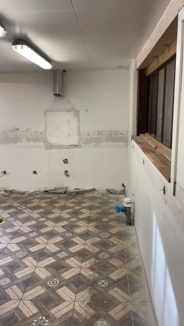 Vi håller oss sysselsatta 🤩 nytt kök på gång 🙌🏻