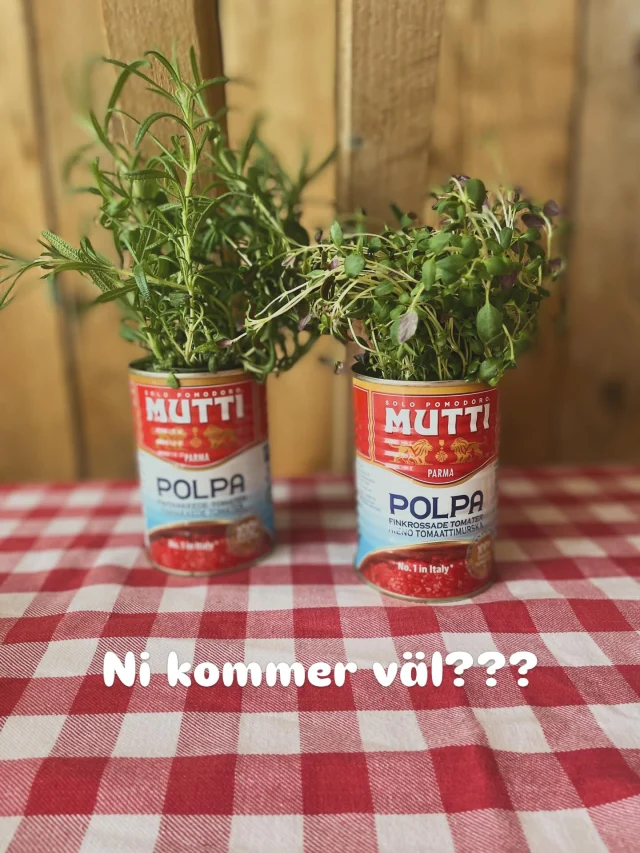 Glöm inte att boka in er på våra italienska aftnar
Inte många kvällar kvar sen får ni vänta till hösten igen..

Fredag 13 mars platser kvar 
Lördag 14 mars ett fåtal platser kvar 
Fredag 27 mars fullt 
Lördag 28 mars platser kvar 
Skärtorsdagen 2 april platser kvar 
Klämfredag 15 maj platser kvar

Ni mailar er bokning på pizzerian@hallandsbar.se