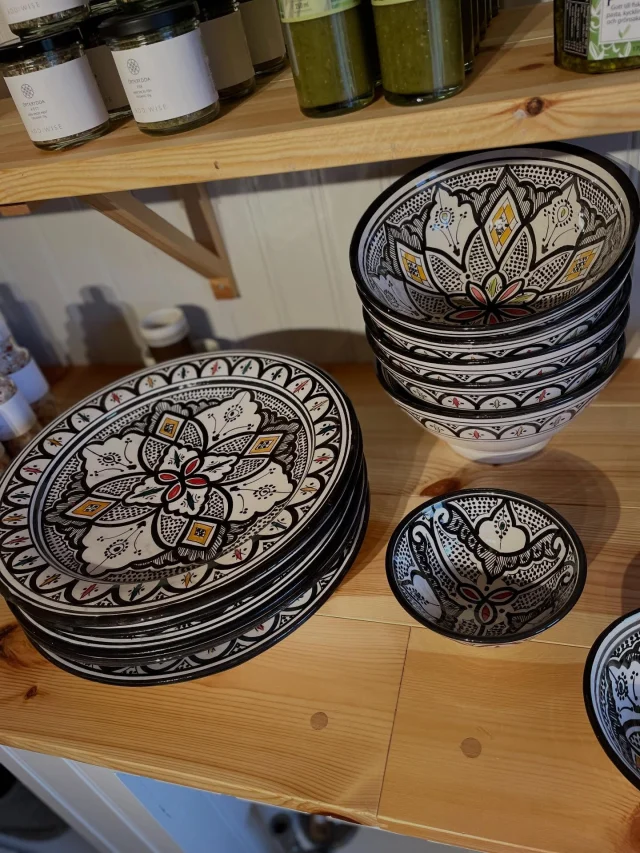 Idag anlände det keramik från Marocko, magiskt vackert. 
Vet ni jag tänker öppna upp innan påsk om ni är sugna på att komma förbi, håll utkik datum kommer 🌷